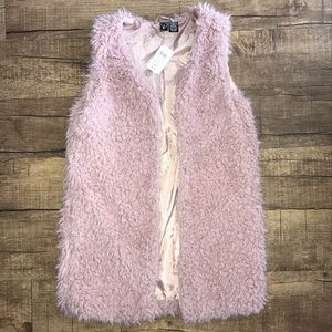 🖤SOLD🖤 NWT Pink Faux Fur Vest